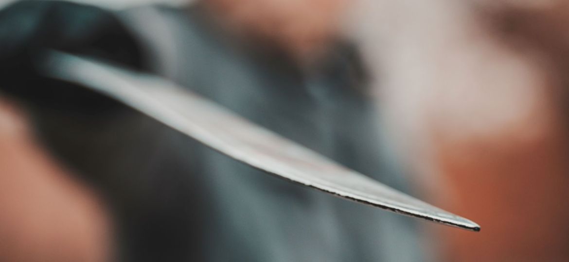 μαχαίρι ενδοοικογενειακή βία